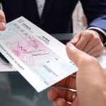 ऑटो चेक क्लिअरिंगमध्ये फसवणूक; केमिकलने नावे मिटवत आहेत:जलद क्लिअरिंग प्रणालीमध्ये मोठी त्रुटी, रंग आणि लिखाणातील बदल ओळखणे कठीण
