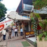 जिजाऊ चौक ते बळीराम पाटील रस्त्यावरील अतिक्रमणांवर मनपाचा हातोडा:स्थानिकांचा विरोध झुगारून 24 हातगाड्या जप्त, 51 शेड्स भुईसपाट