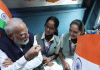 पंतप्रधानांच्या चंदीगड दौऱ्याचे मोमेंट्स:मोदींच्या स्टेजवर काँग्रेस खासदार; उद्घाटन शिलालेखावर मुख्यमंत्री मान यांचे नाव; मुलाच्या टोपीवर ऑटोग्राफ